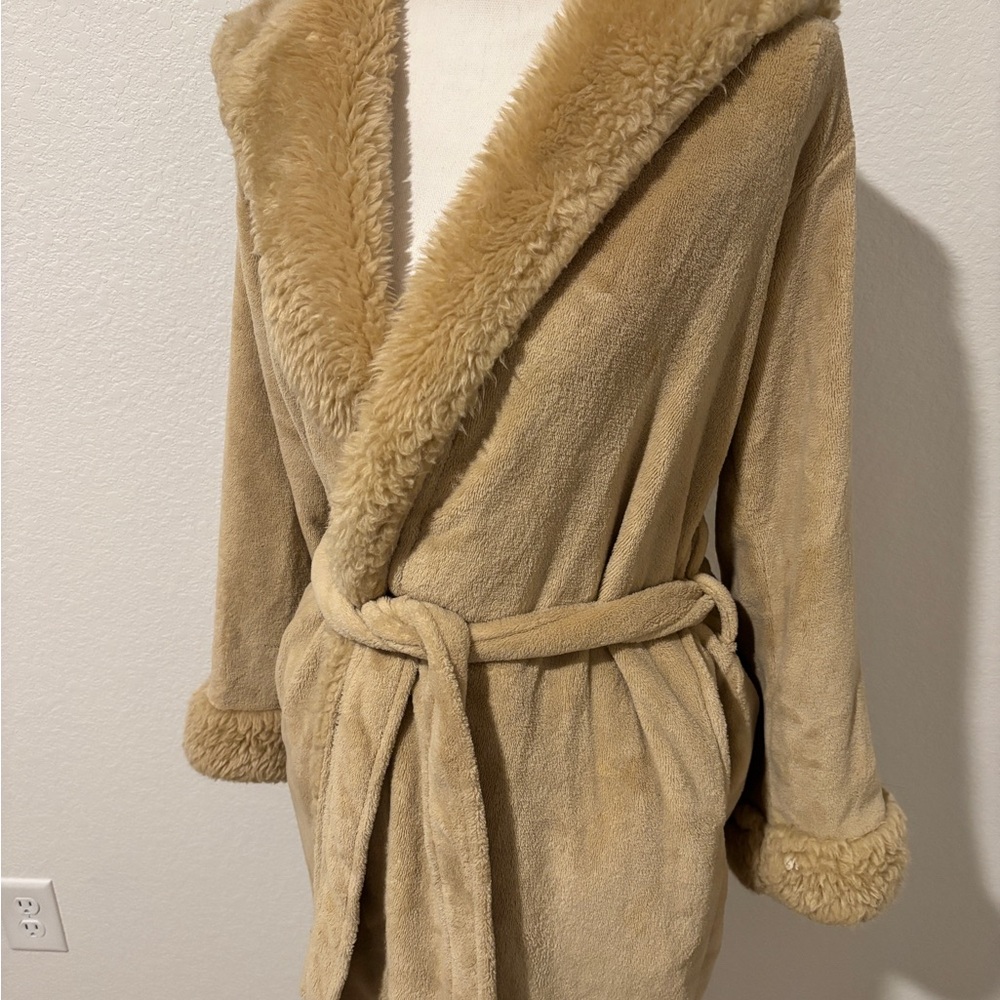 Pottery Barn Alpine Fur Robe Camel Sz Small - Picture 2 of 5